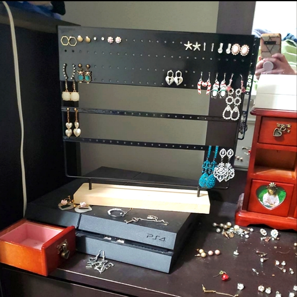 Earrings holder
